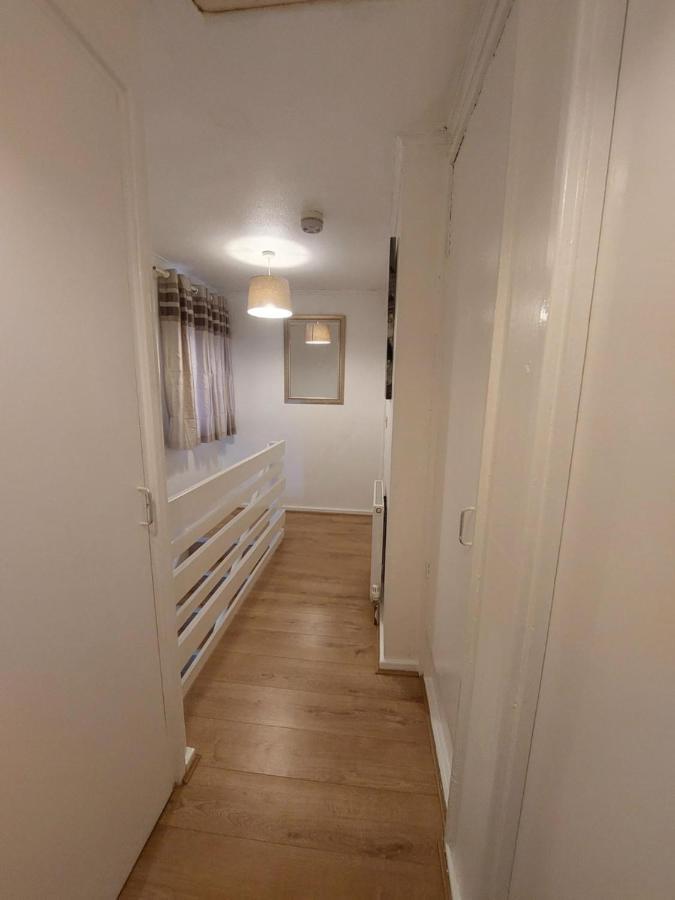 Lovely 2-Bed House In The Heart Of Woodhouse Leeds ลีดส์ ภายนอก รูปภาพ