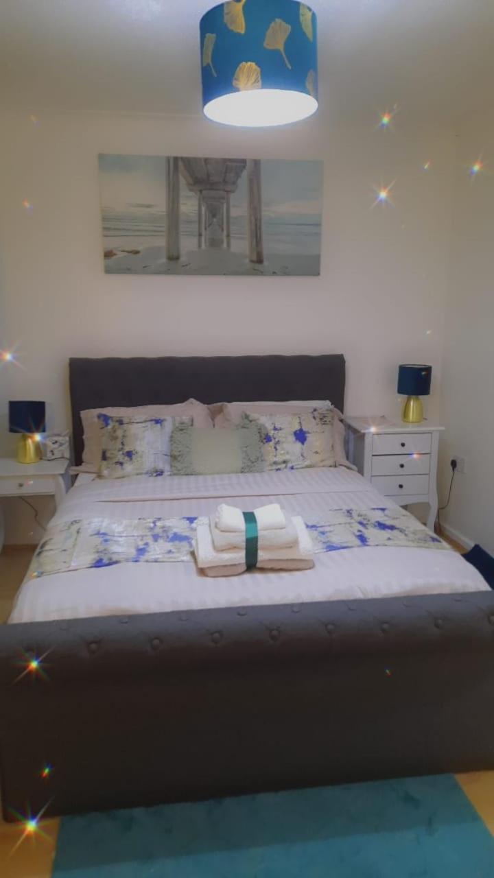 Lovely 2-Bed House In The Heart Of Woodhouse Leeds ลีดส์ ภายนอก รูปภาพ