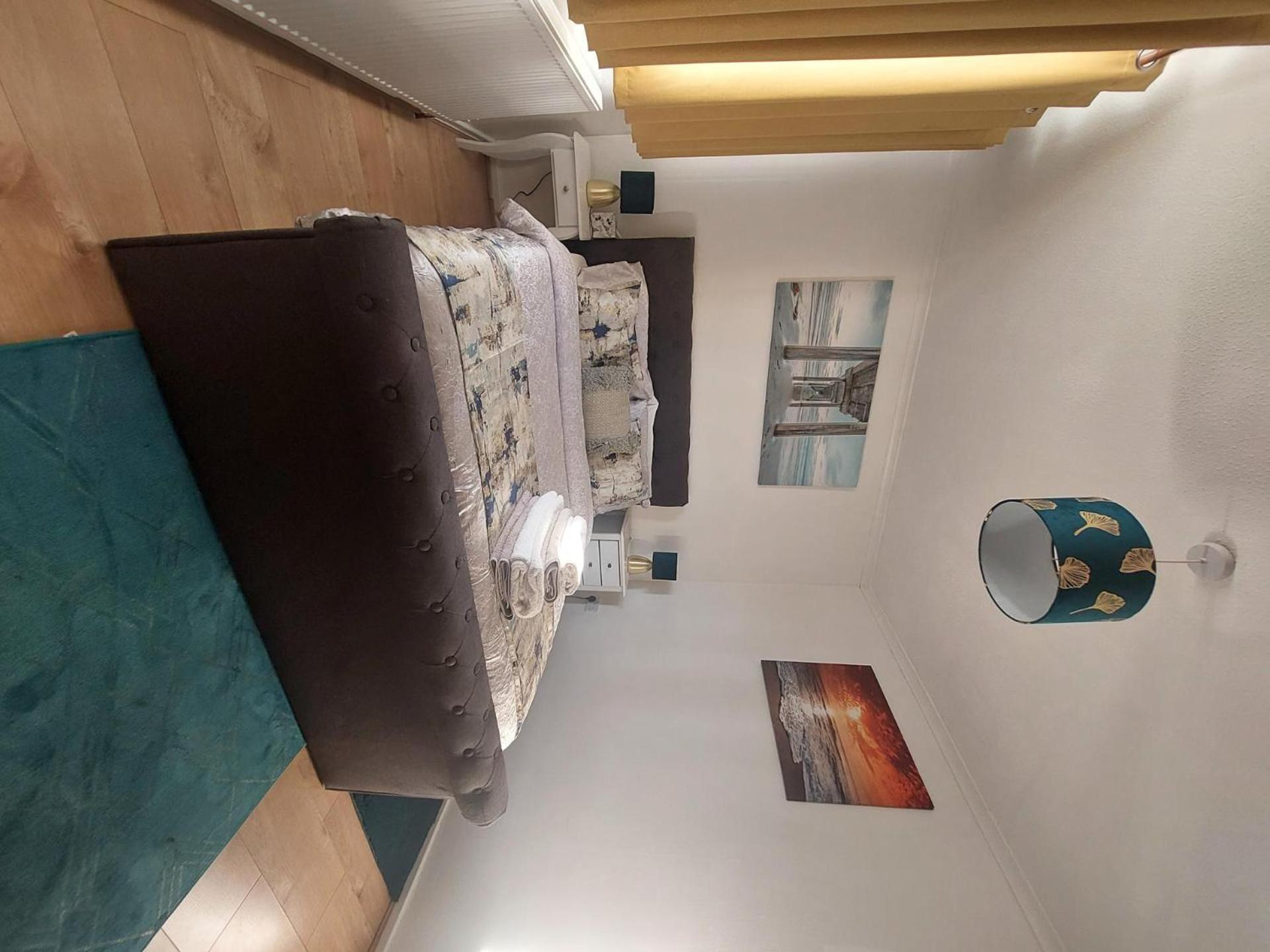 Lovely 2-Bed House In The Heart Of Woodhouse Leeds ลีดส์ ภายนอก รูปภาพ