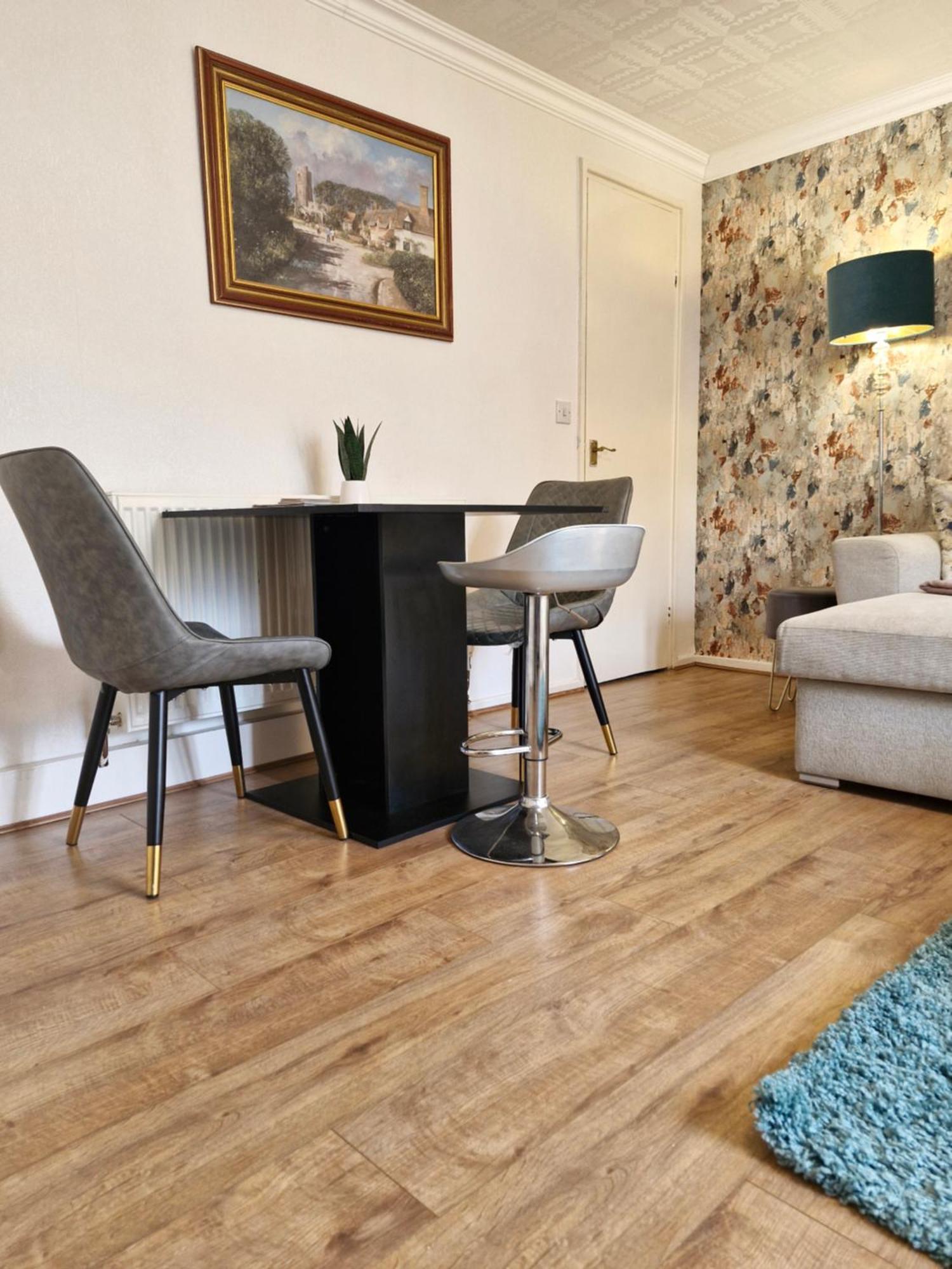 Lovely 2-Bed House In The Heart Of Woodhouse Leeds ลีดส์ ภายนอก รูปภาพ