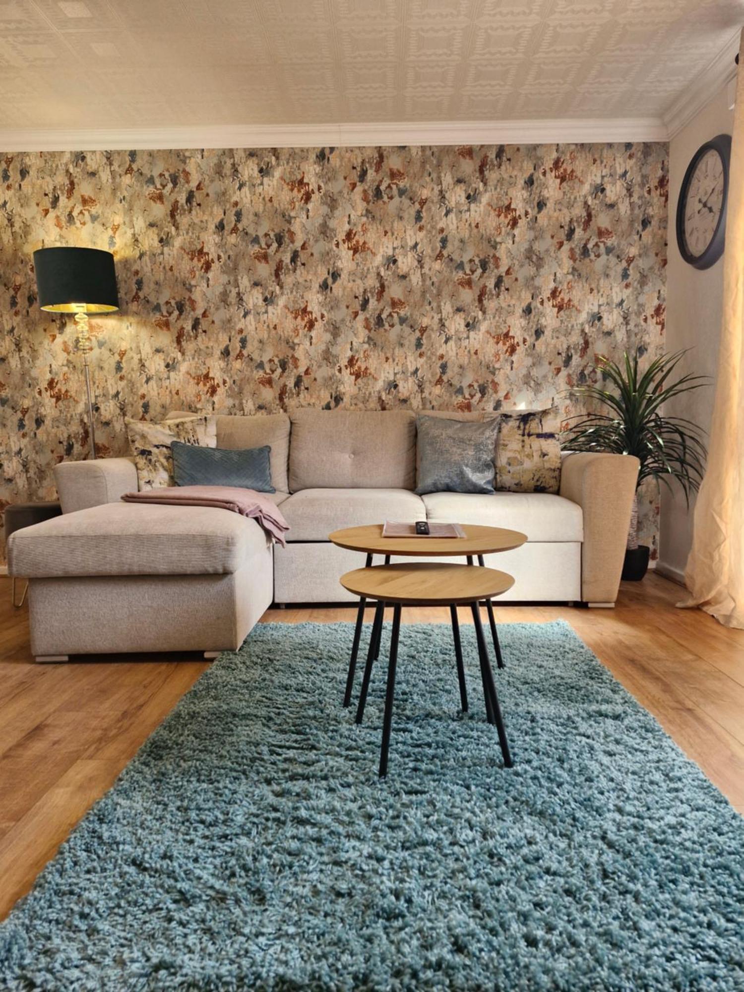 Lovely 2-Bed House In The Heart Of Woodhouse Leeds ลีดส์ ภายนอก รูปภาพ